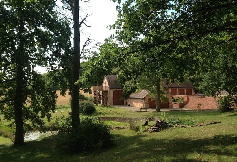 酒店 The Motor House