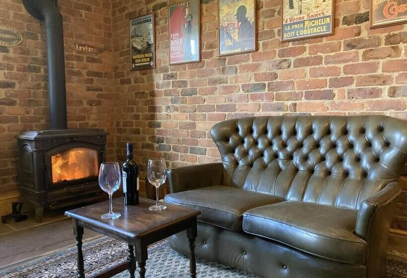 酒店 The Motor House