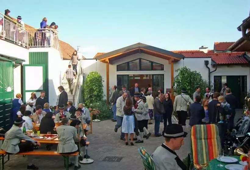 Majatalo Familie Bauer – Bioweingut Bauer