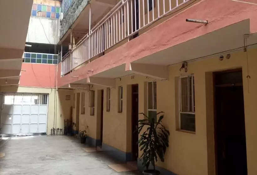 پانسیون Travellers Guest House   Adults Only