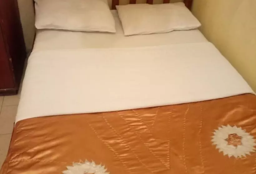 پانسیون Travellers Guest House   Adults Only