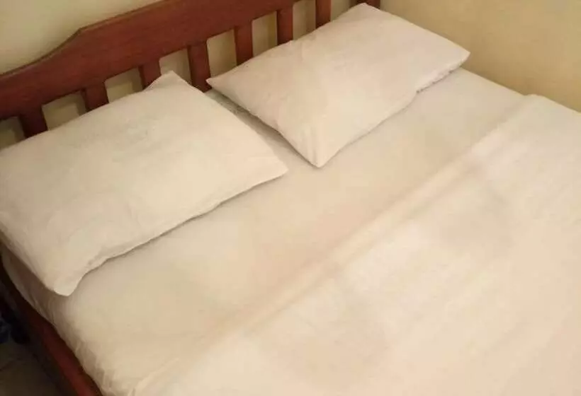 پانسیون Travellers Guest House   Adults Only