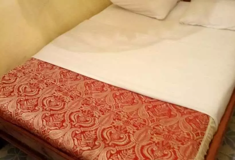 پانسیون Travellers Guest House   Adults Only