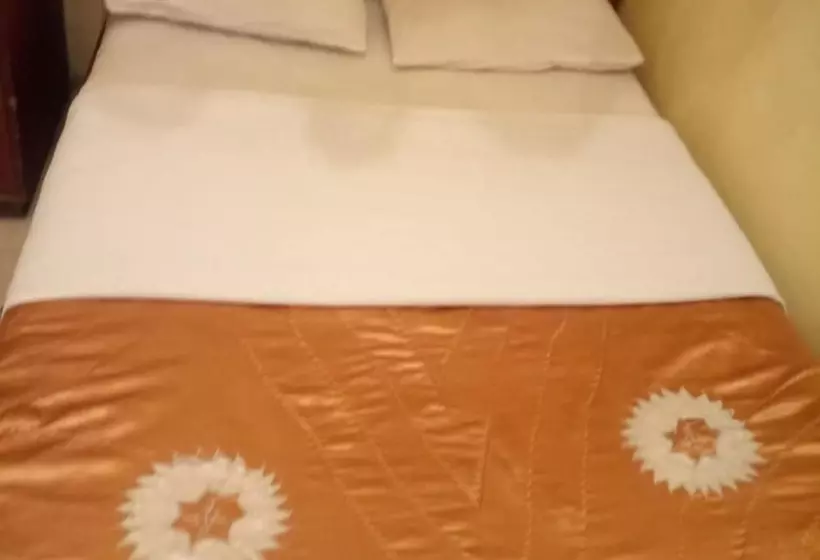 پانسیون Travellers Guest House   Adults Only
