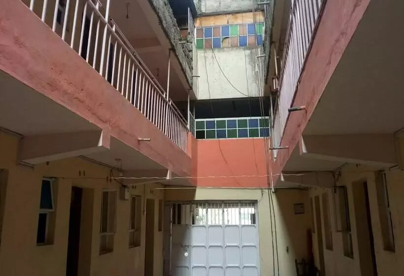پانسیون Travellers Guest House   Adults Only