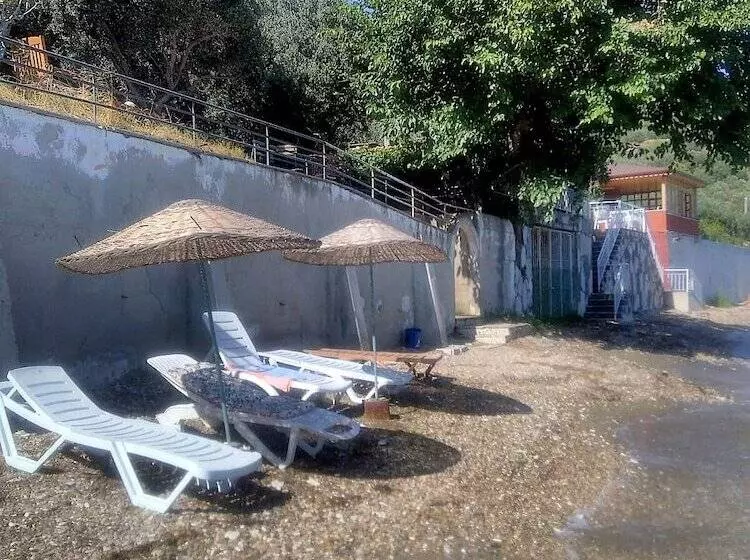 Aamiaismajoitus (B&B) Ada Art Guesthouse