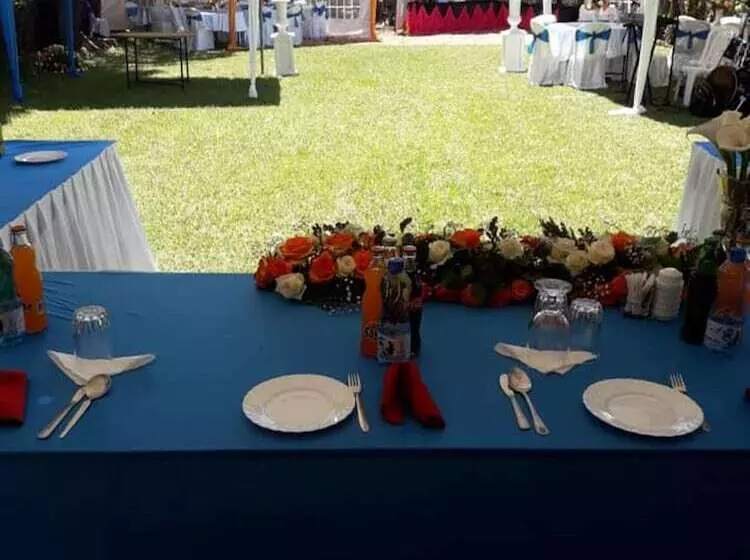 تختخواب و صبحانه Watercrest Gardens