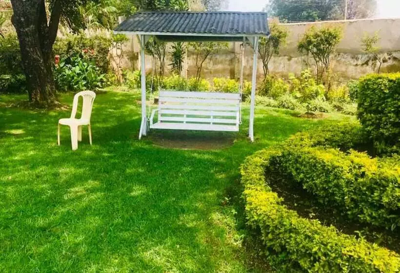 تختخواب و صبحانه Watercrest Gardens