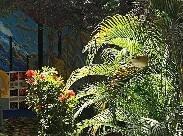 ユースホステル Maranatha Hostal