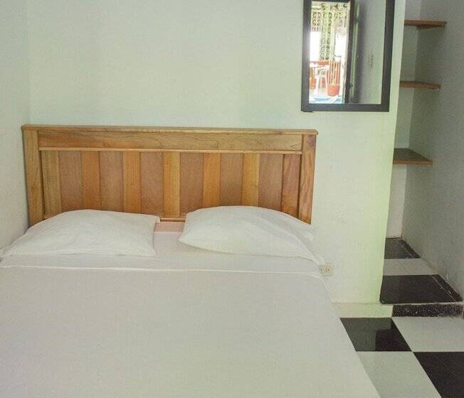 ユースホステル Maranatha Hostal