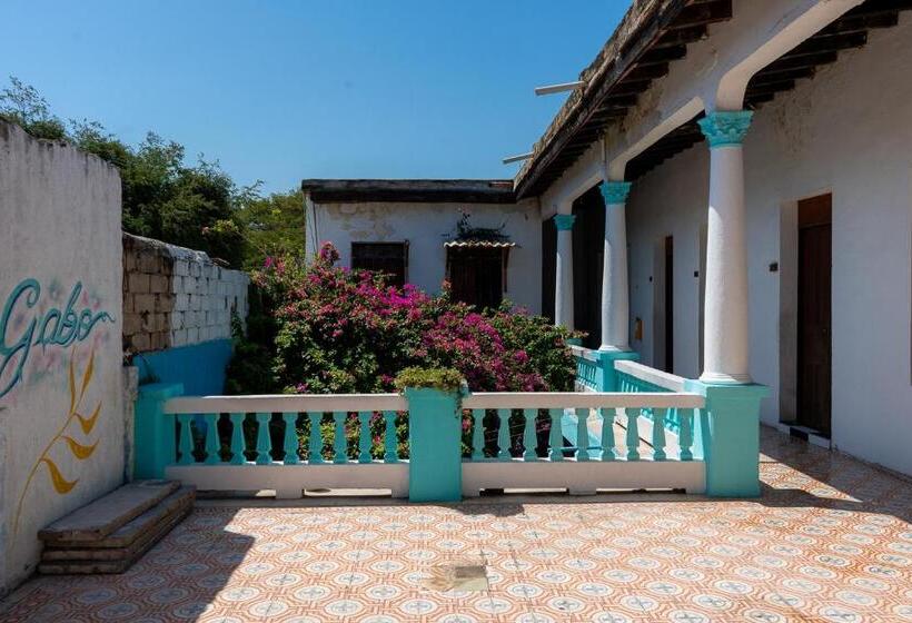 ユースホステル Maranatha Hostal