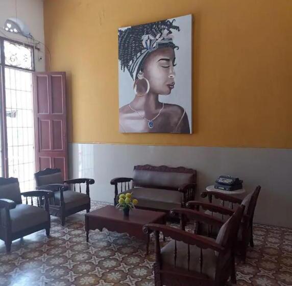 ユースホステル Maranatha Hostal