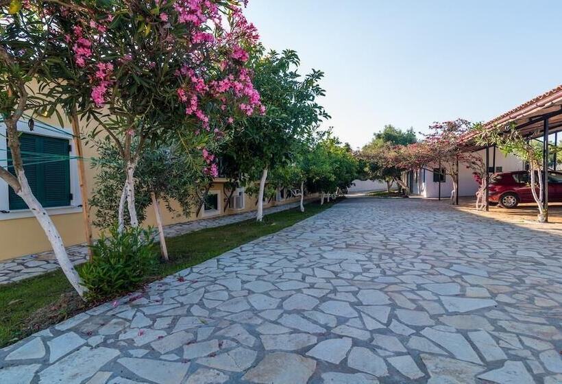 Отель Golden Sand Apartments