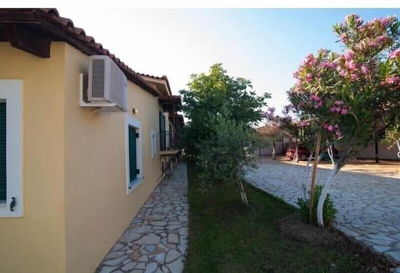 Отель Golden Sand Apartments