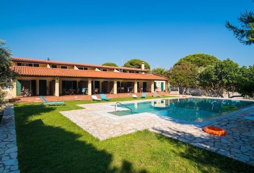 Отель Golden Sand Apartments