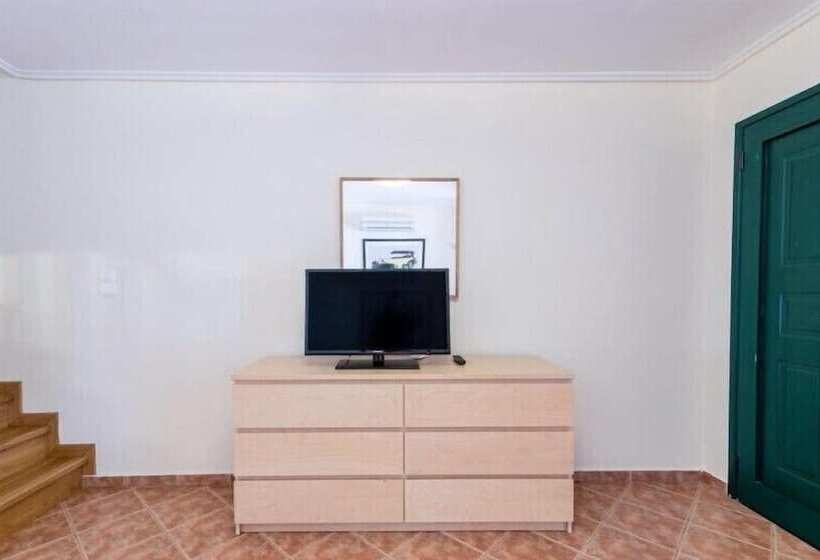 Отель Golden Sand Apartments