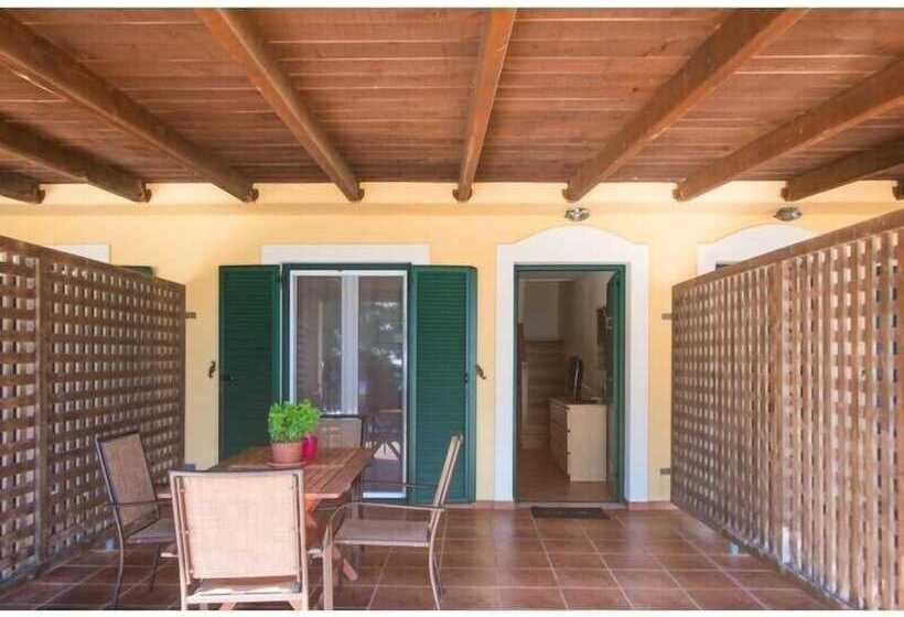 Отель Golden Sand Apartments