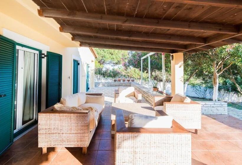 Отель Golden Sand Apartments