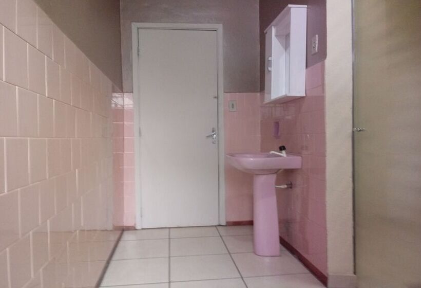 בית מלון כפרי Oyo Moura