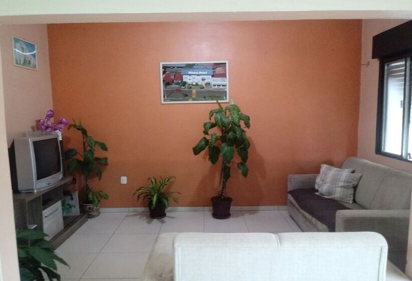 בית מלון כפרי Oyo Moura