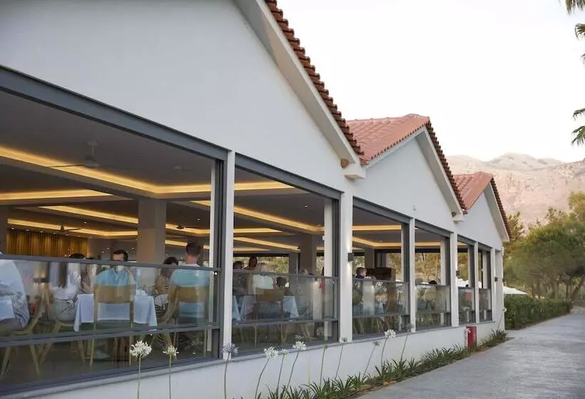 Hotelli Paleros Beach Resort