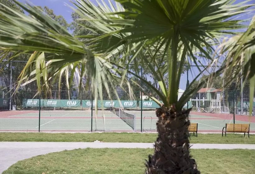 Hotelli Paleros Beach Resort