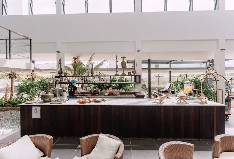 ホテル Roxy Sematan Villa & Townhouse