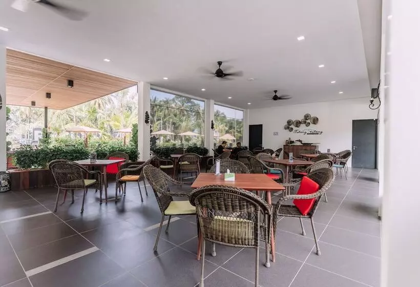 ホテル Roxy Sematan Villa & Townhouse