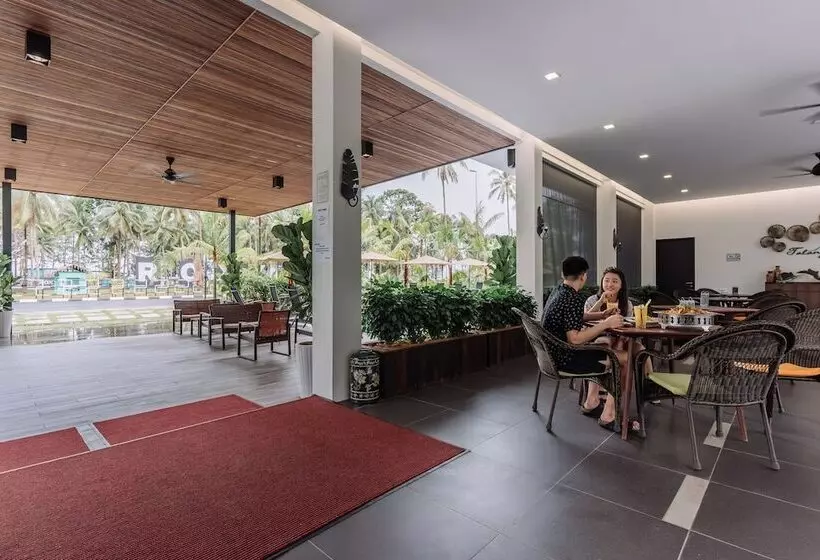 ホテル Roxy Sematan Villa & Townhouse