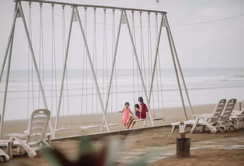 ホテル Roxy Sematan Villa & Townhouse