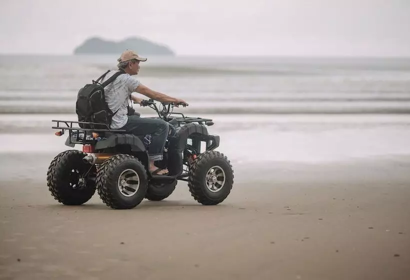 ホテル Roxy Sematan Villa & Townhouse