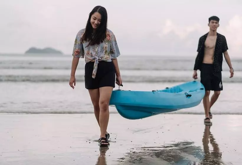 ホテル Roxy Sematan Villa & Townhouse