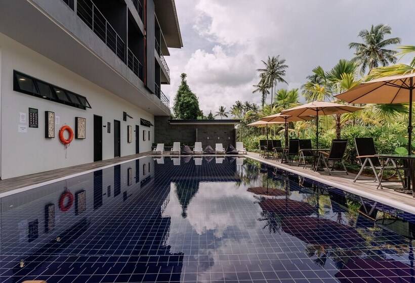 فندق Roxy Sematan Villa & Townhouse