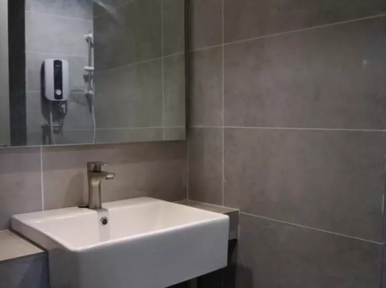 ホテル Roxy Sematan Villa & Townhouse