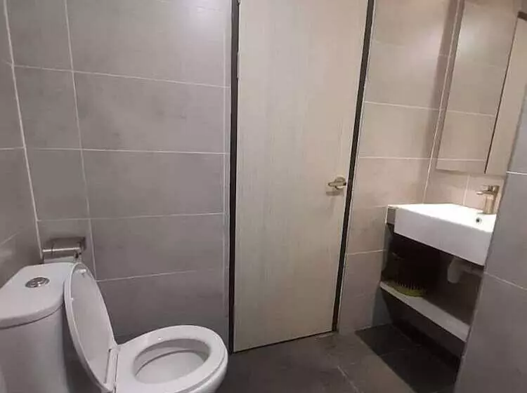 ホテル Roxy Sematan Villa & Townhouse