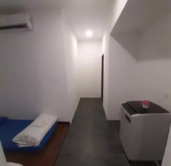 ホテル Roxy Sematan Villa & Townhouse