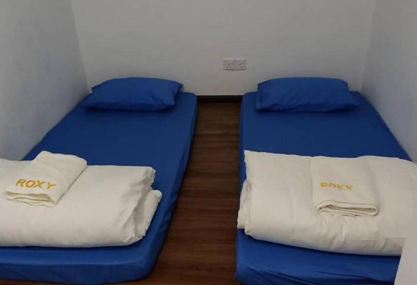 فندق Roxy Sematan Villa & Townhouse