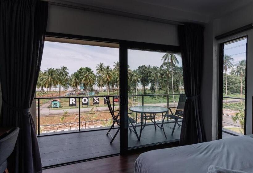 فندق Roxy Sematan Villa & Townhouse