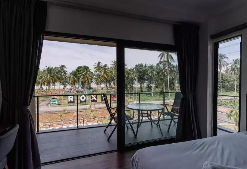 ホテル Roxy Sematan Villa & Townhouse