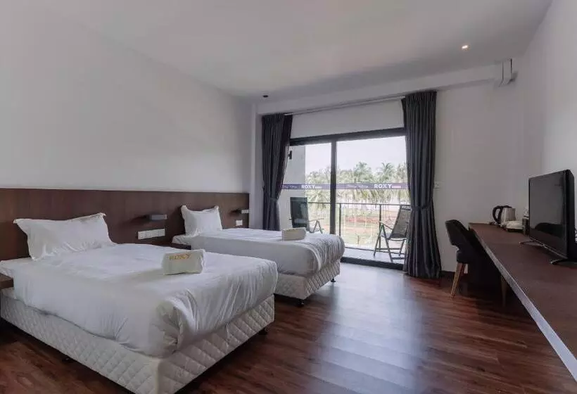 ホテル Roxy Sematan Villa & Townhouse