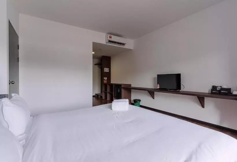 ホテル Roxy Sematan Villa & Townhouse