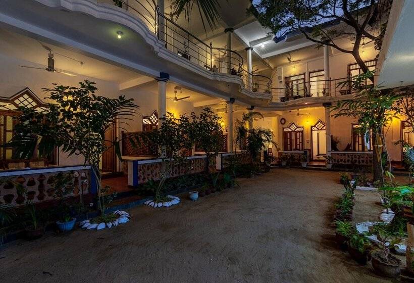 פנסיון Arugambay Resort