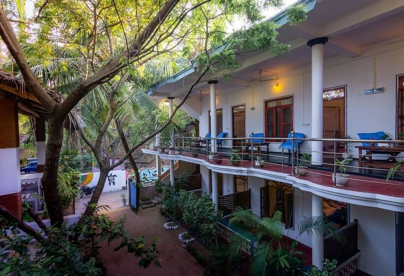 פנסיון Arugambay Resort