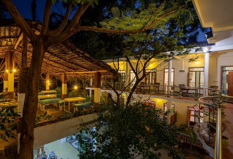 פנסיון Arugambay Resort