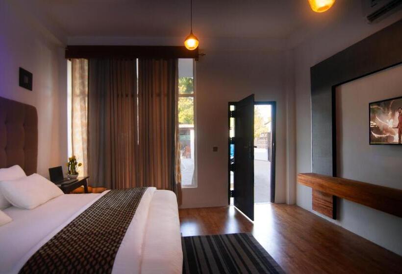 פנסיון Arugambay Resort