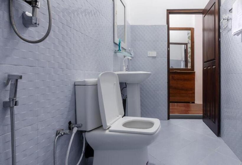 פנסיון Arugambay Resort