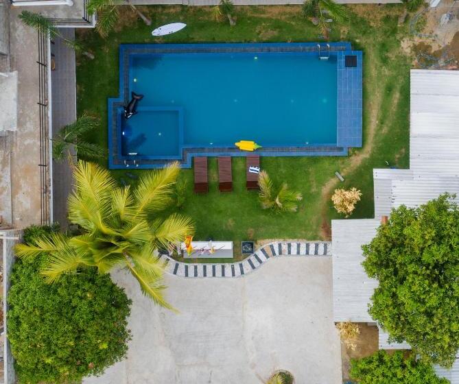 פנסיון Arugambay Resort