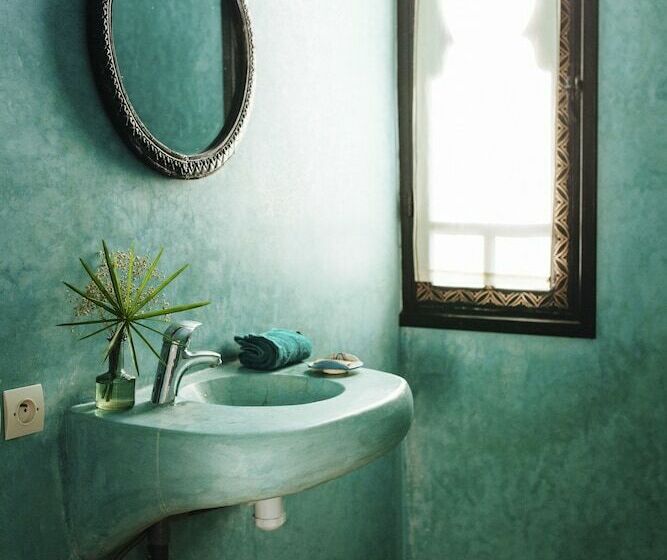 بنسيون La Maison Des Ailleurs