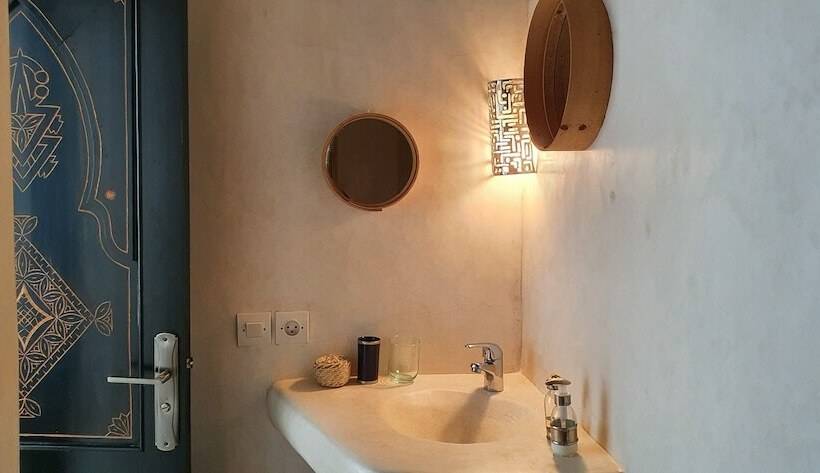 بنسيون La Maison Des Ailleurs