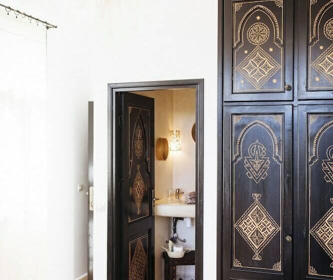 بنسيون La Maison Des Ailleurs